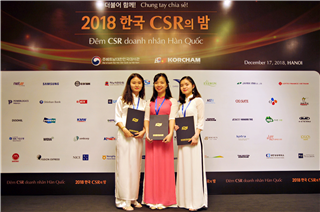 Ba (03) sinh viên nhà trường nhận học bổng của hiệp hội doanh nghiệp Hàn Quốc tại Việt Nam năm 2018